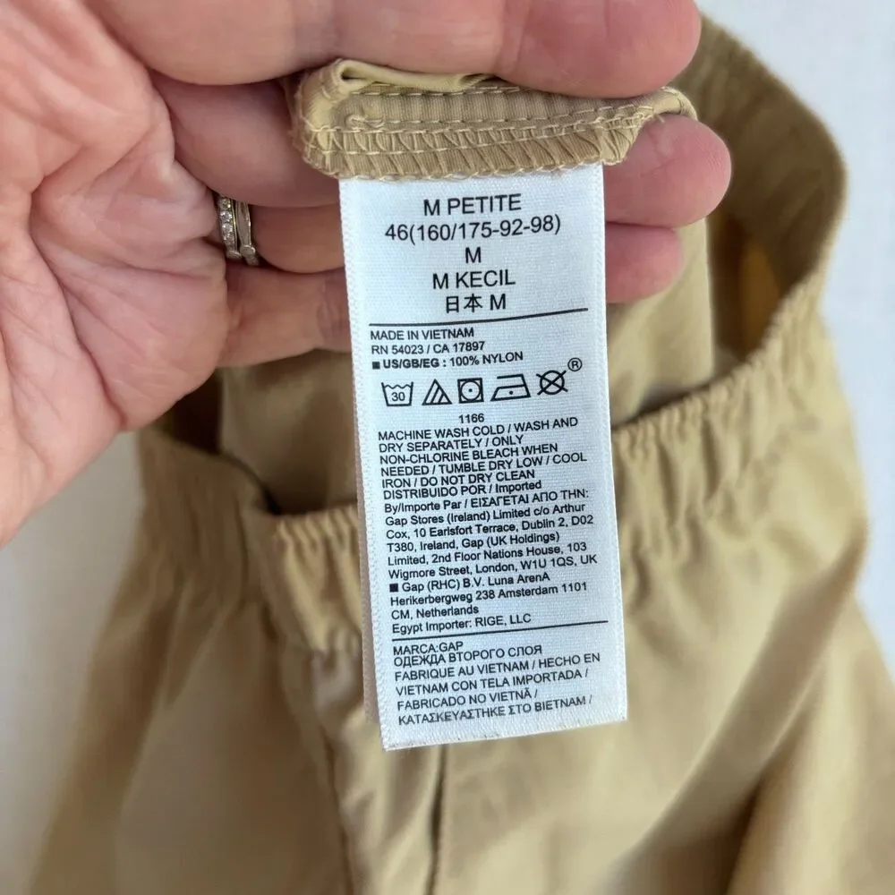 Gap Fit Nylon Pull On Short Women's MP Camel Tan Pockets Walk Camp Hike Comfort
